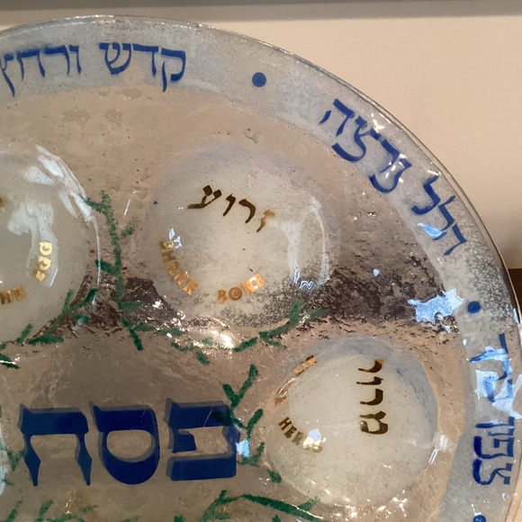 Handcrafted Elegant Glass Seder Plate w/Blue & Gold handpainted symbols, 1980’s - Picture 3 of 7